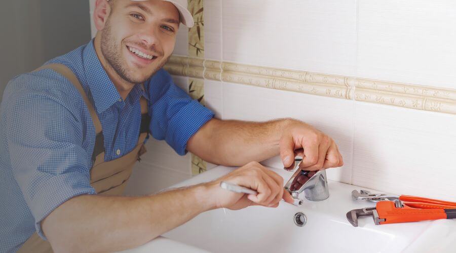 Professional clogged drains services in Geff, IL